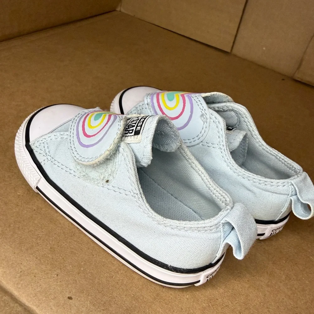 Converse Chuck Taylor All Star 2V Light Blue Rainbow Heart Infant Shoes size 6